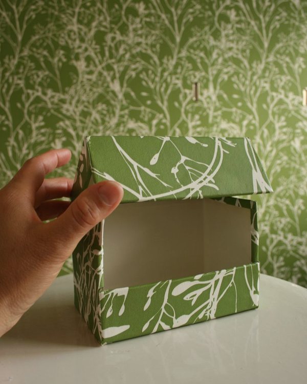 Folding the wallpaper around the corner of the box