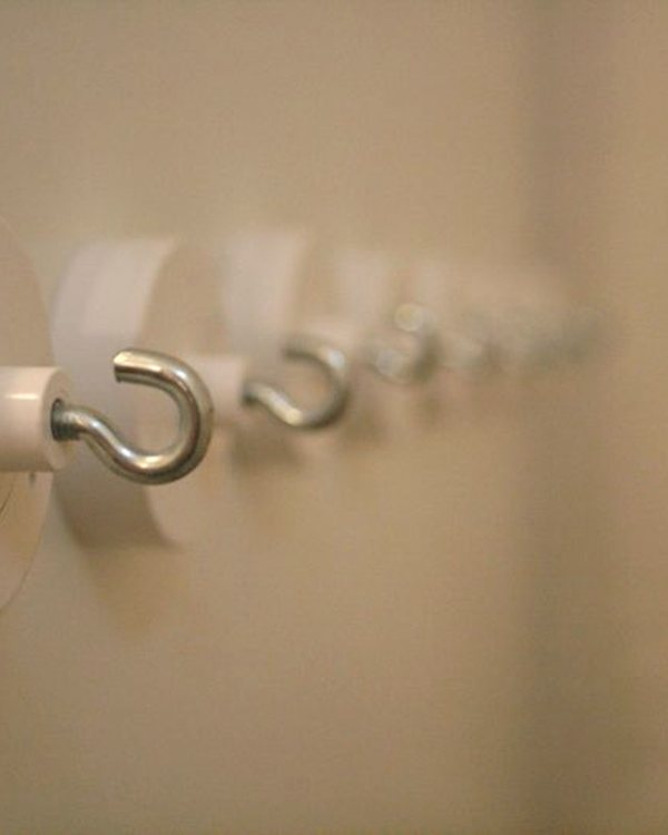 The magnet fixing on the opposite wall with the line running from it