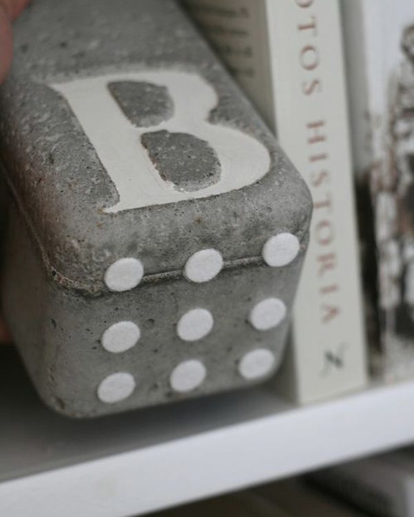 The bookend in use, showing the air bubbles in the cast face